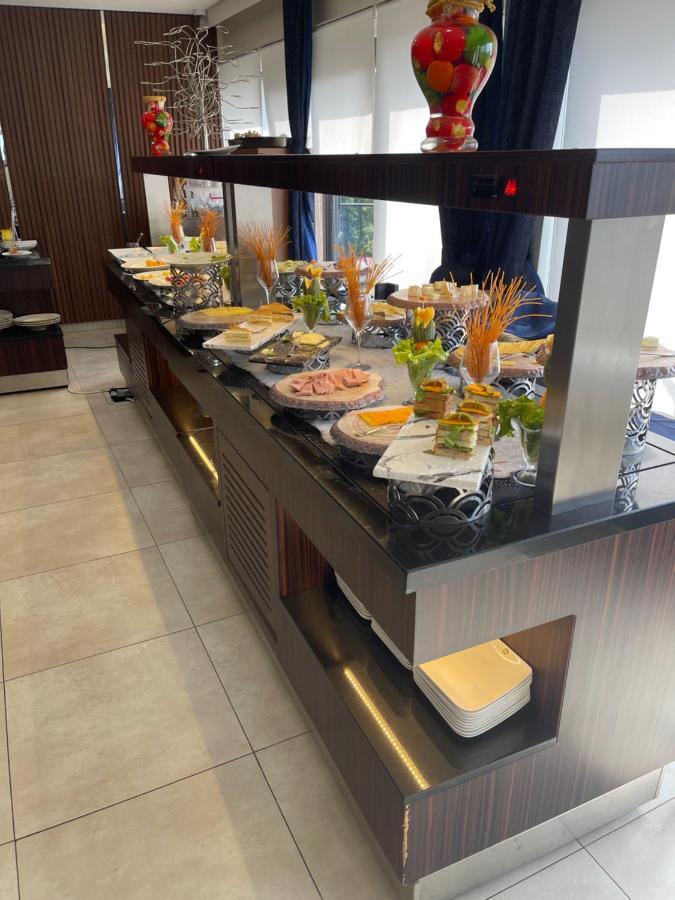 Souare Premium Hotel Conakry Bagian luar foto